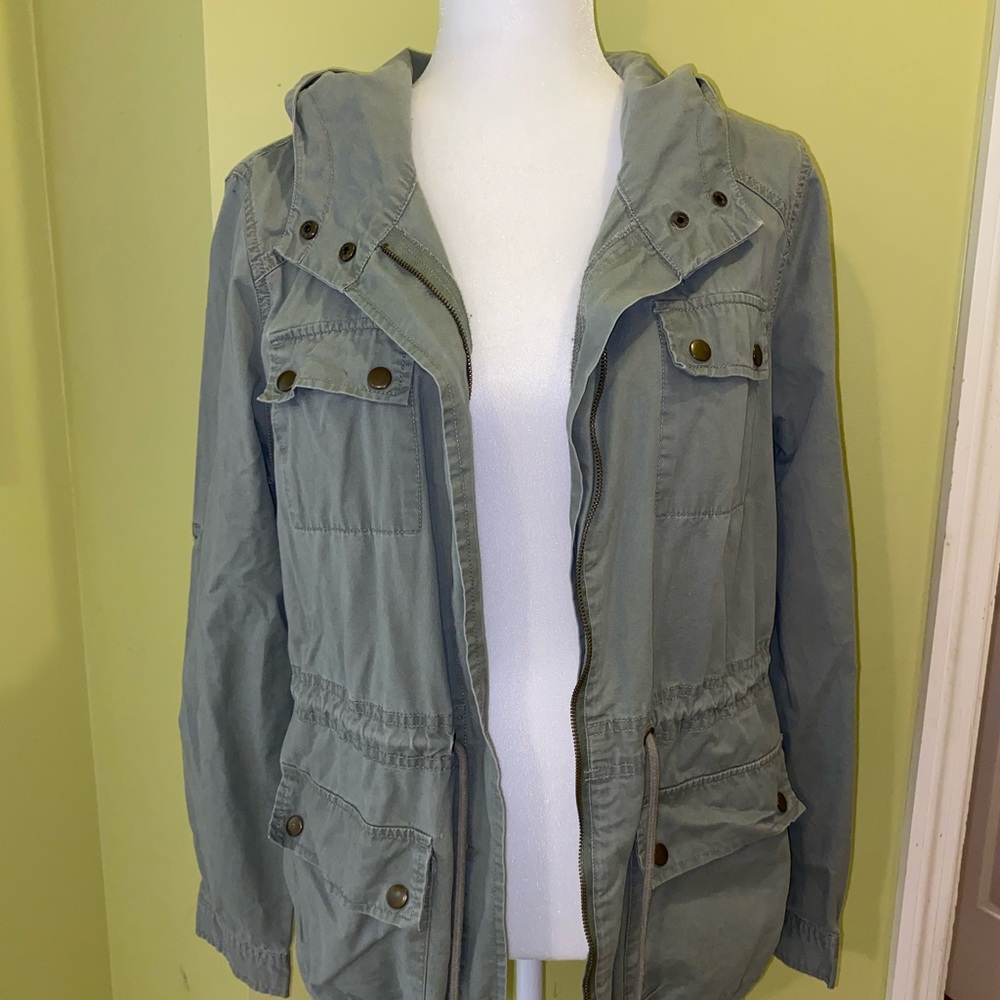 Used green jacket! Perfect for the fall time 🤩